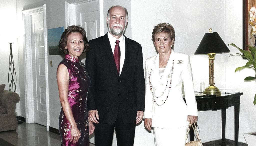 Terry de Farrar, Jonathan Farrar y Mireya Moscoso.()