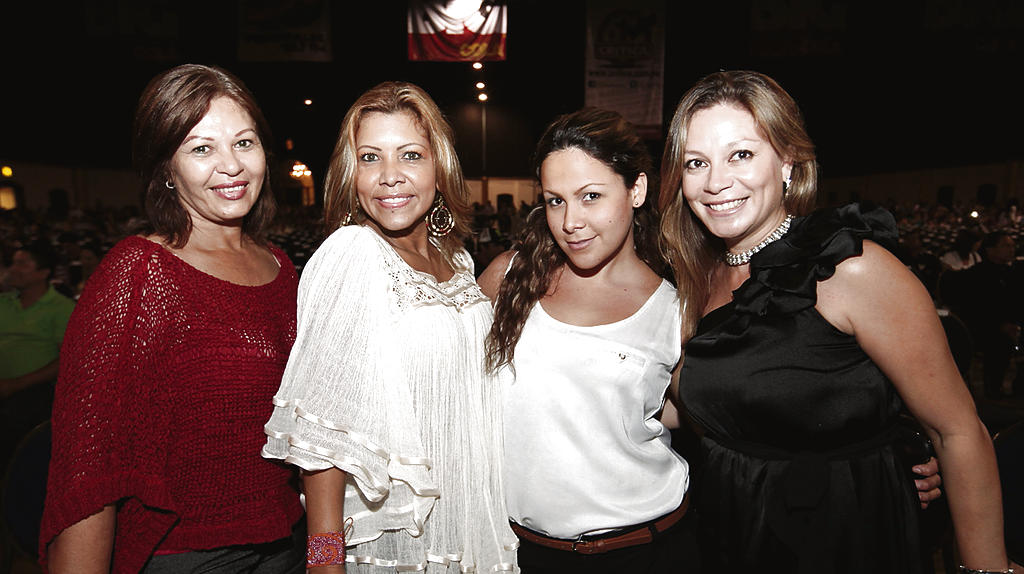 Silvia Vergara, Nilka Solís, Viviana Carvajal junto a Karla Espinosa.()