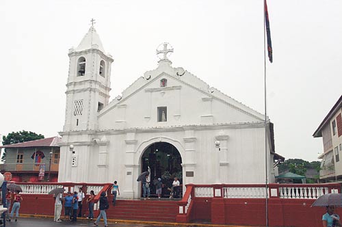 <p>Religión. La iglesia de Santa Librada, en Los Santos. </p>