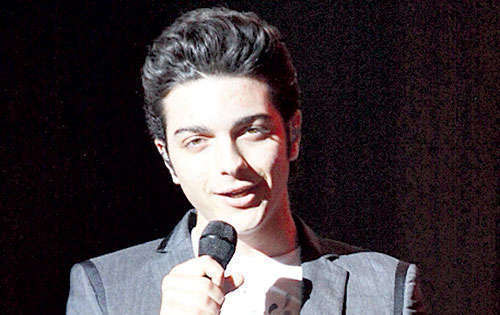 <p>Gianluca Ginoble. Tiene buen dominio del idioma español.</p>