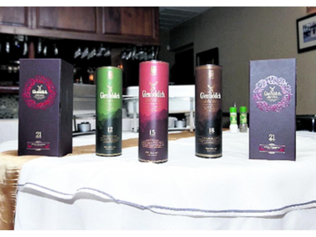 3. Diversos whiskies de de malta Glenfiddich.