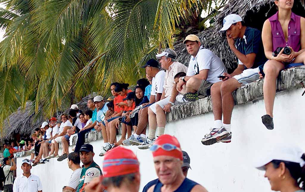 <p>Público. Las personas llegaron desde temprano. </p>