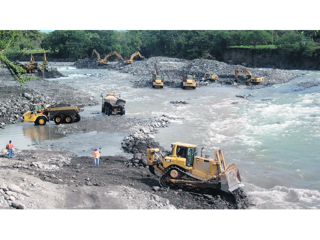 Trabajos. Se canalizó el río para evitar más inundaciones.()