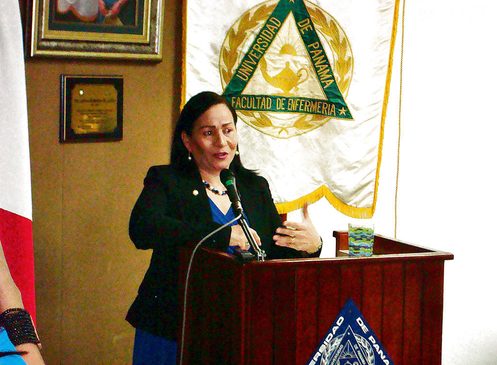 Autora. Dra. Ana Teresa de Ruso habla sobre su libro.()