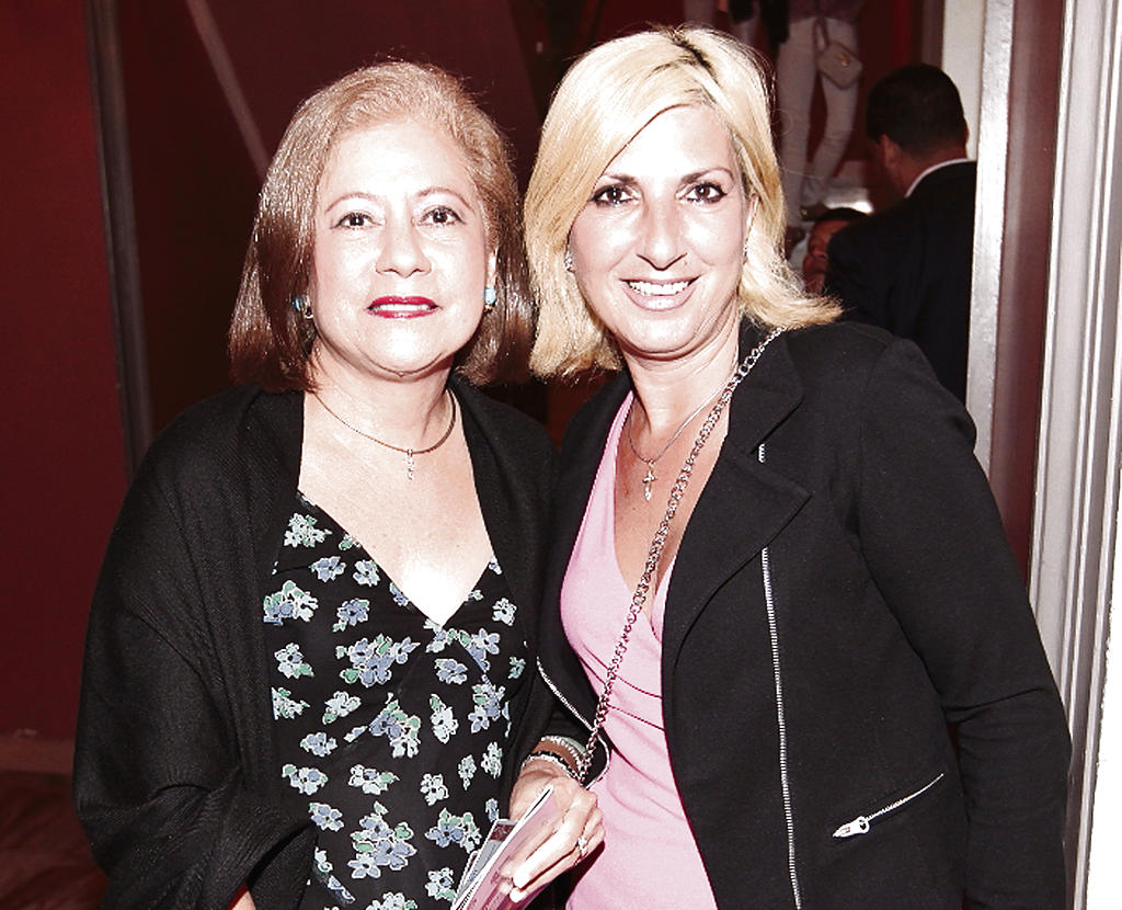 Mélida de Aguilar y Niki Christou.()