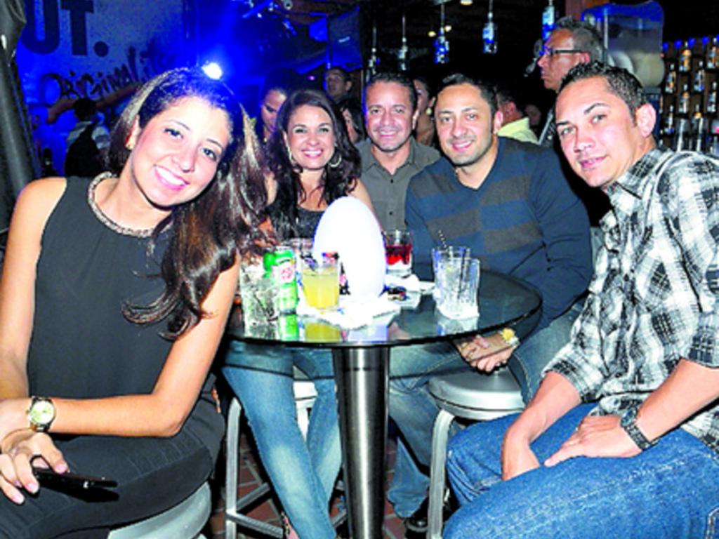 3. Clarita Cedeño, Irene de Mendieta, Gilberto Imel, Fernando Batista y Carlos Aved.