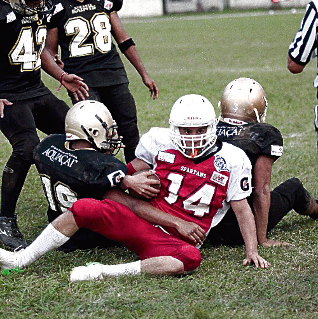 Los Saints detienen a este running back. ()
