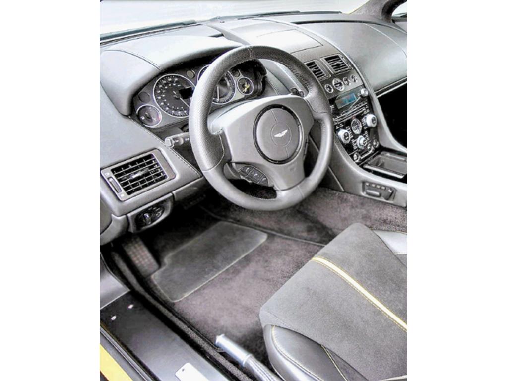 Es el Aston Martin más rápido jamás construido con un interior mejorado. ()