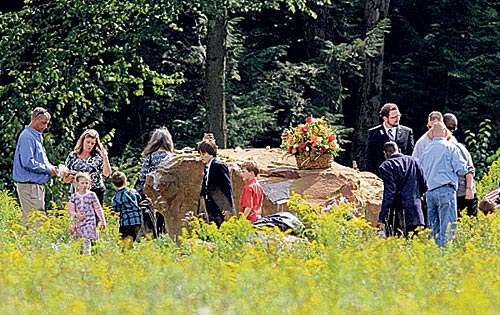 <p>En Shanksville, Pensylvania, recordaron a los pasajeros del vuelo 93.</p>