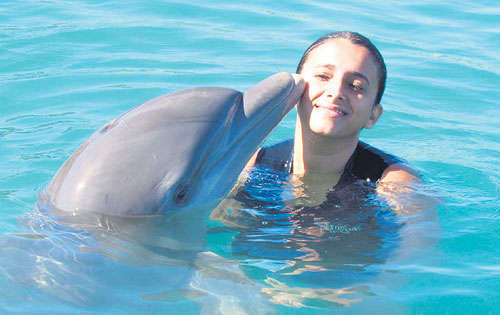 <p>Experiencia. Nadar y jugar con los delfines es algo único que puedes disfrutar en Negril.</p>