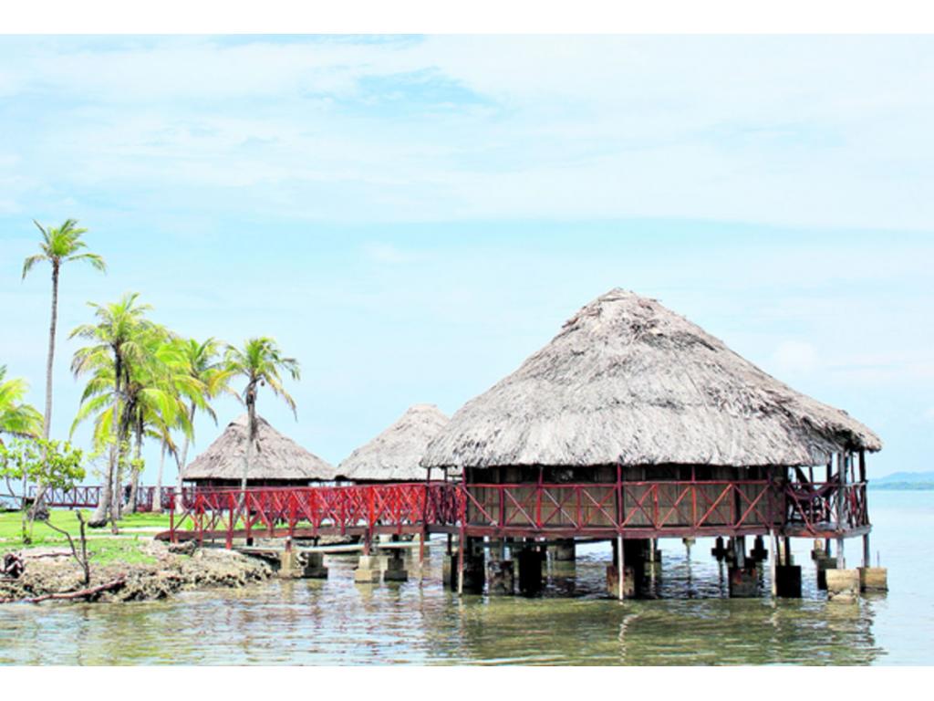 Cabañas no tradicionales con balcones y vistas de 360 grados en la isla privada de Yandup.(Wikimedia Commons)
