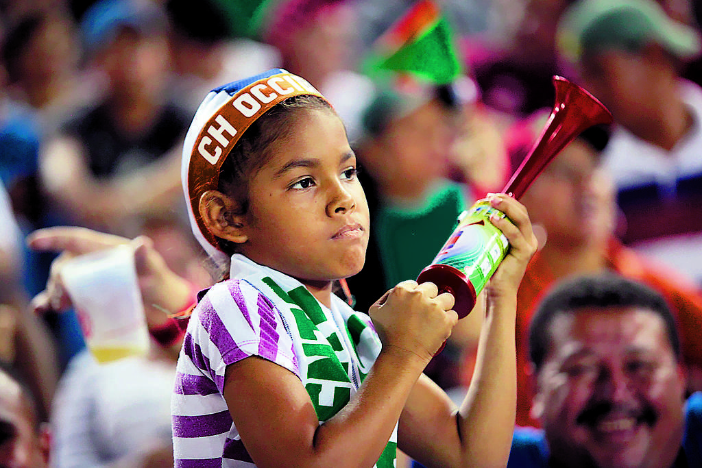 5. Esta niña de Occidente alentó a los suyos de una manera ejemplar.