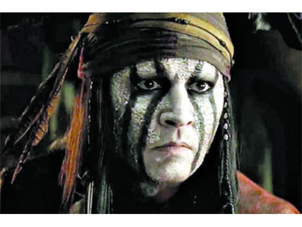 Toro (Depp), un nativo americano y guerrero espiritual, y el hombre de ley John Reid son opuestos, pero logran unir fuerzas para hacer justicia.