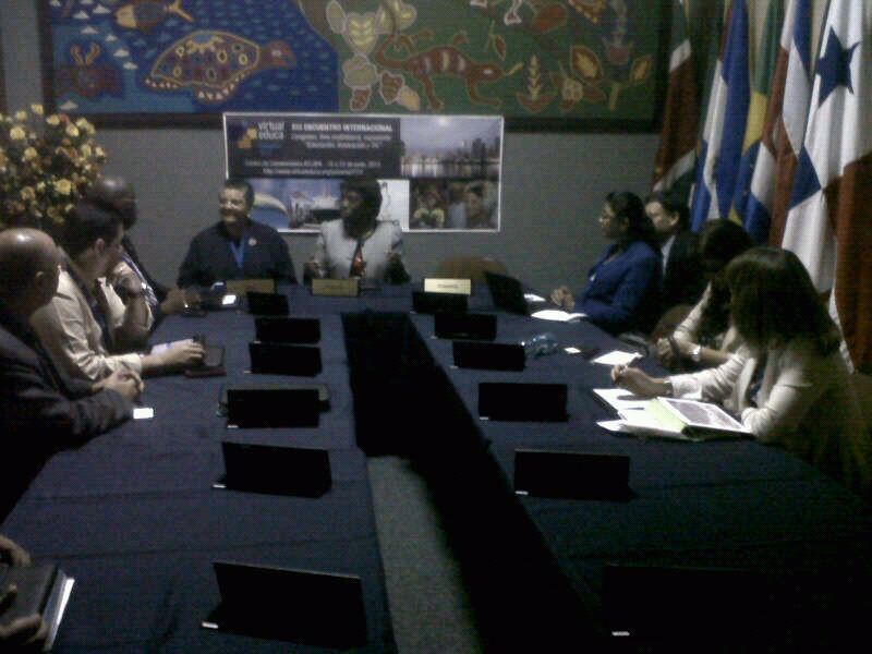 La ministra de educación Lucy Molinar reunida con ministrosd e educación de la región. Foto/Erika Quiñones.<br>