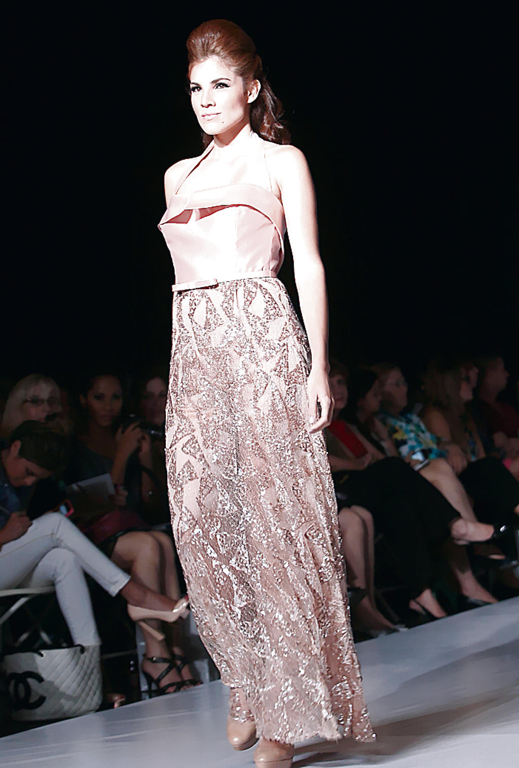 Paleta de colores. Tonos neutrales y sus degradaciones fueron protagonistas en el primer día del Fashion Week.(Abel Rodríguez)