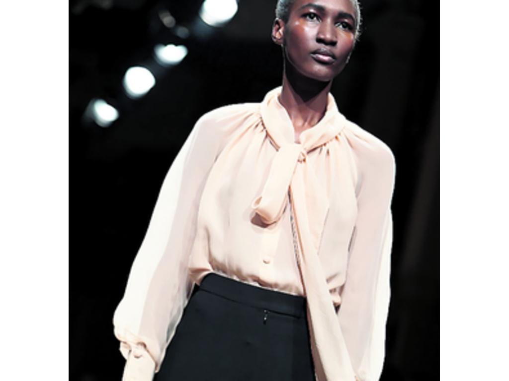 Los tonos pastel se sitúan también en lo más alto. Muchos diseñadores han optado por colores de moda como el nude, el rosa palo, sobre todo en contraste con el negro.
