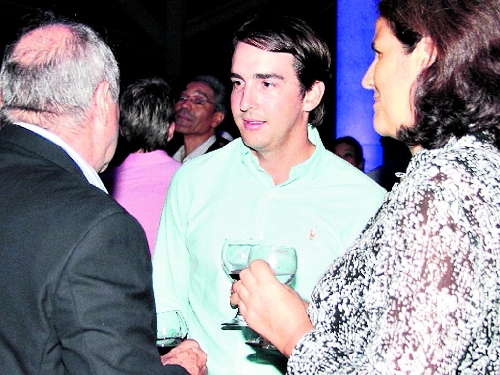 10. Carlos De Mendoza, Jean De Roux y Margarita de De Mendoza.()