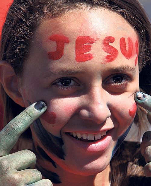 <p>Brasil. Una joven usó el nombre de Jesús como muestra de su fe. </p>