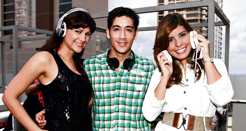 Stephanie Araúz, Caio Mena y Liz Vásquez.()