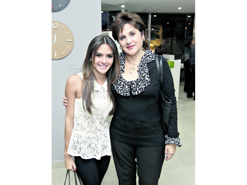Mónica Decerega y Monique Decerega.()