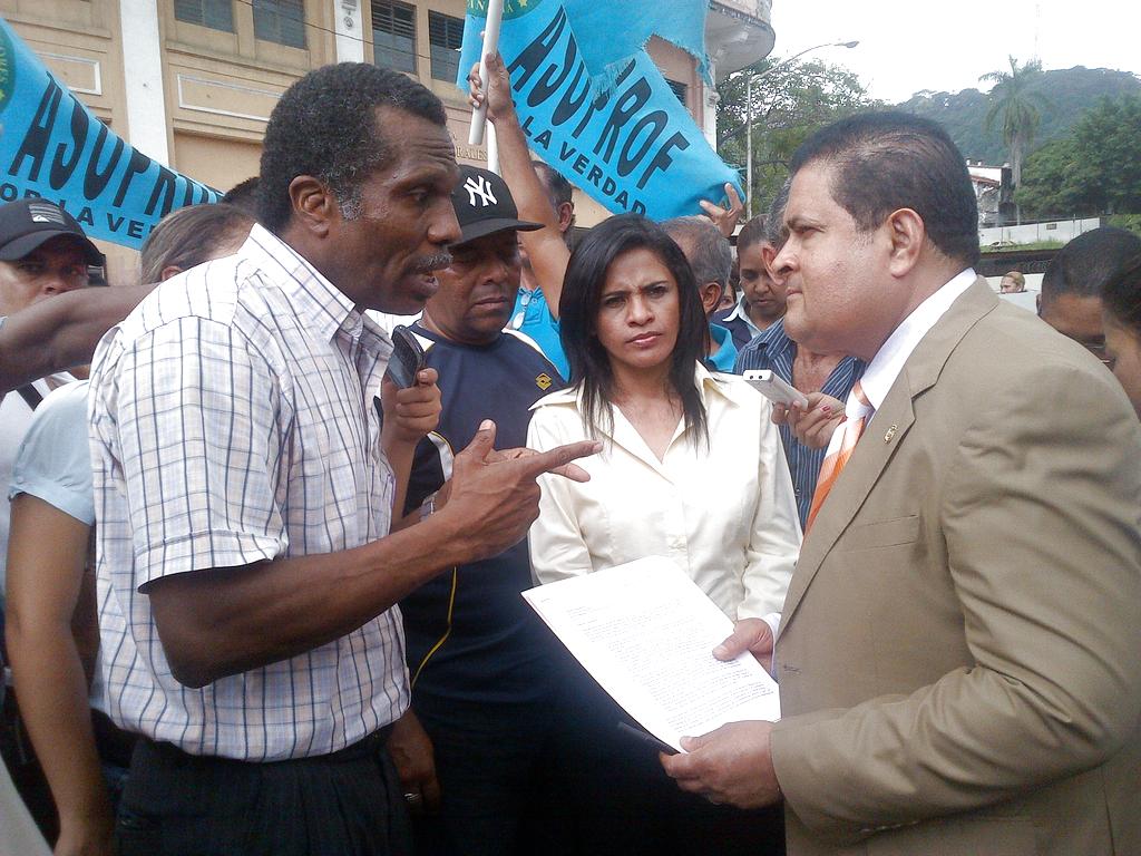 Docentes definen el levantamiento del paro. Foto/Jesús Simmons<br><br>