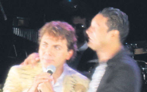 <p>Juntos cantaron Morelia.</p>