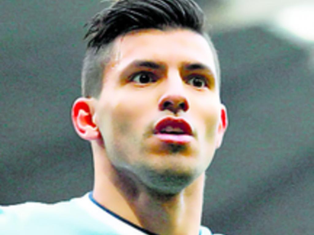 Explosión. No hay duda alguna de que el ariete argentino Sergio Agüero es el jugador clave en el ataque del Manchester United y su lesión, el pasado fin de semana, en una de las mayores presentaciones del cuerpo técnico de los citizens.(Sergio Kun Agü