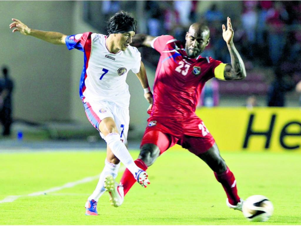 Felipe Baloy (dcha.) considera que Panamá pudo estar mejor posicionado en la Hexagonal, pero ha perdido puntos importantes en casa.(EFE)