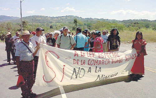 <p>Protesta. Cierre de la vía en San Félix.</p>