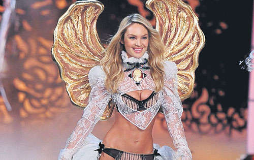 <p>Novia. El encaje, el tul y el dorado realzan la ropa íntima.</p>