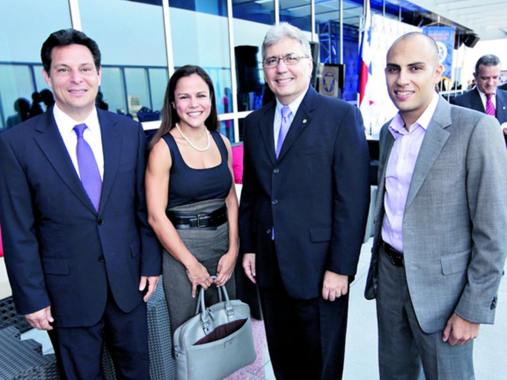 5. Mauricio de la Guardia, Nicole Howarth, Irvin Halman y John Maratheftis.