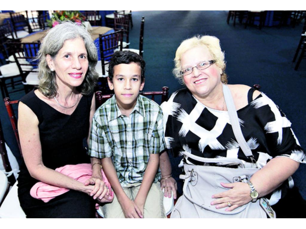 2. Cora Herrera y Franco, Rubén Darío Quiroz y Mariela Herrera y Franco.