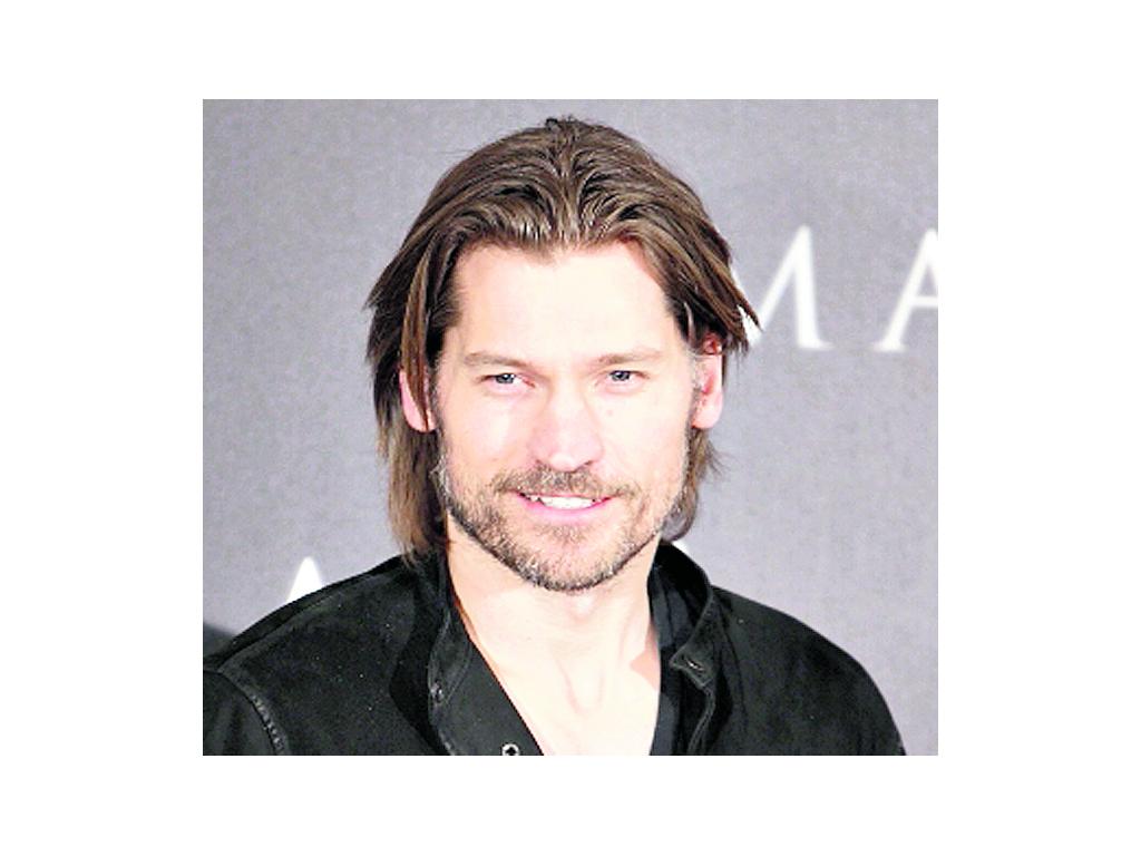 Es conocido por su personaje en la serie de televisión New Amsterdam para la Fox y como Jaime Lannister en la serie Game of Thrones, de HBO.