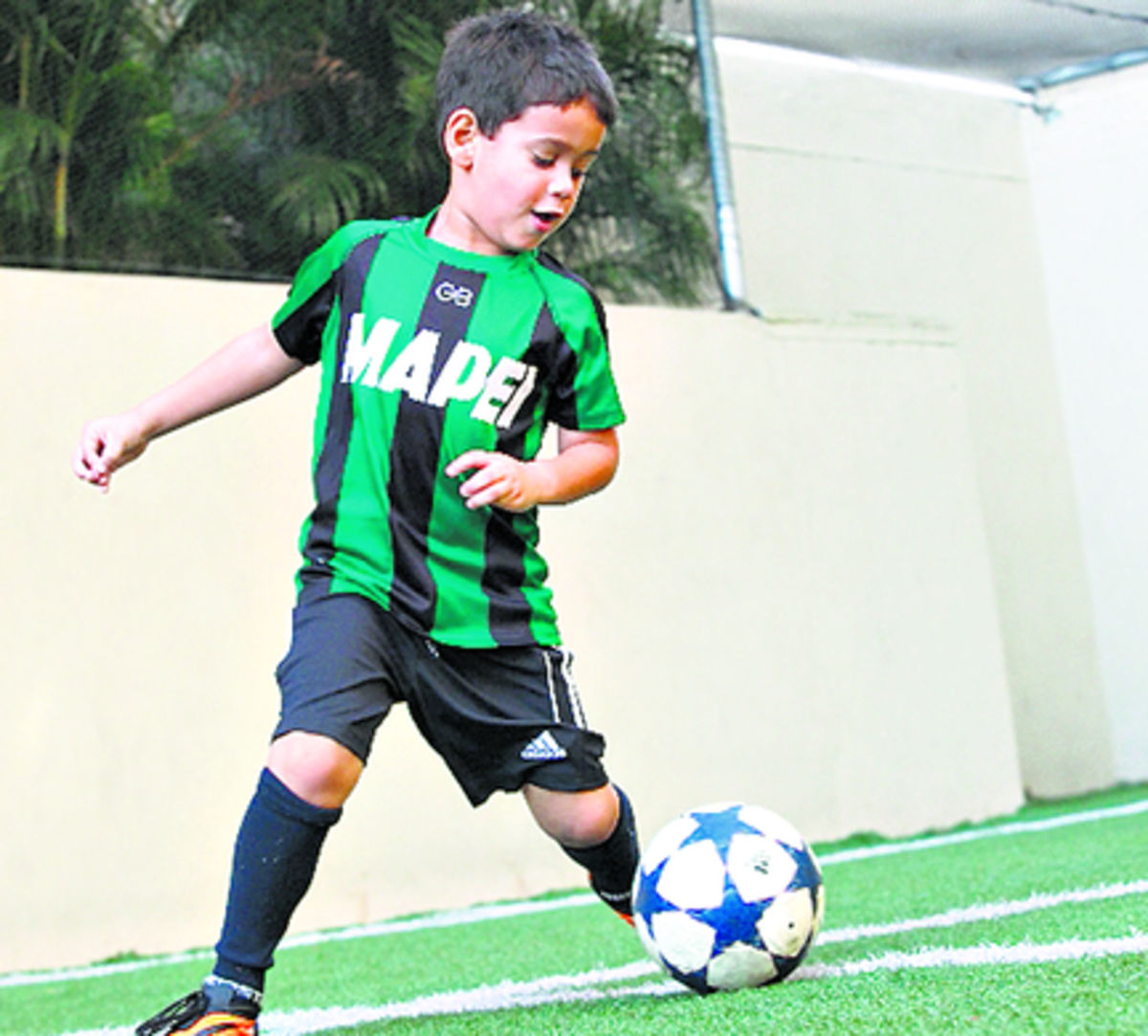 Muestra facilidad para mover la pelota.(Anayansi Gamez)