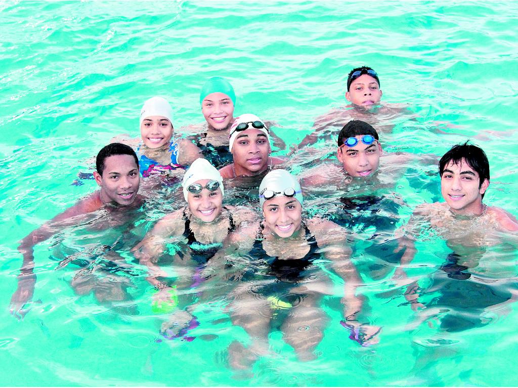 Unión y compañerismo dentro y fuera del agua, característica principal en la natación panameña.(Anayansi Gamez)