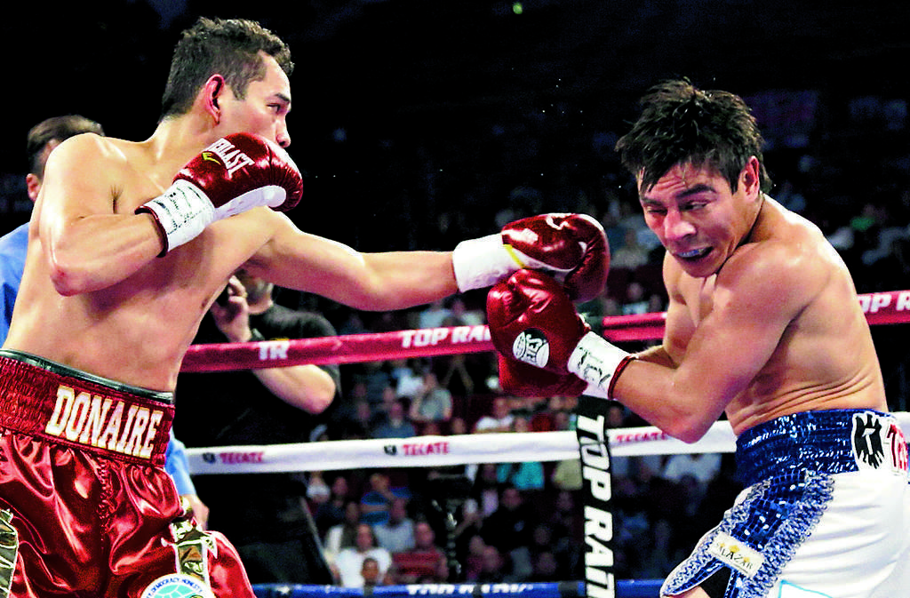 Estilo. El filipino Donaire (izq.) dominó con su velocidad al mexicano Arce de 33 años. (ap)