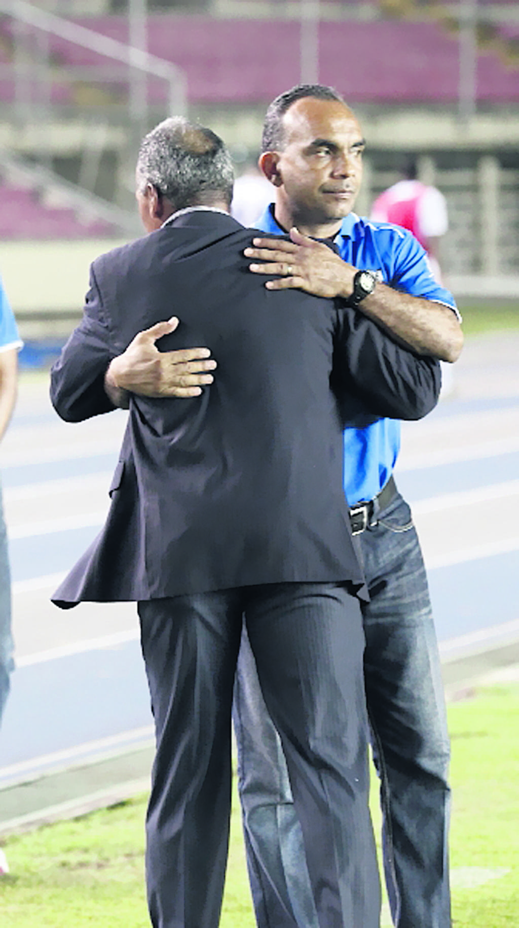 Saludo entre los técnicos(Anayansi Gamez)
