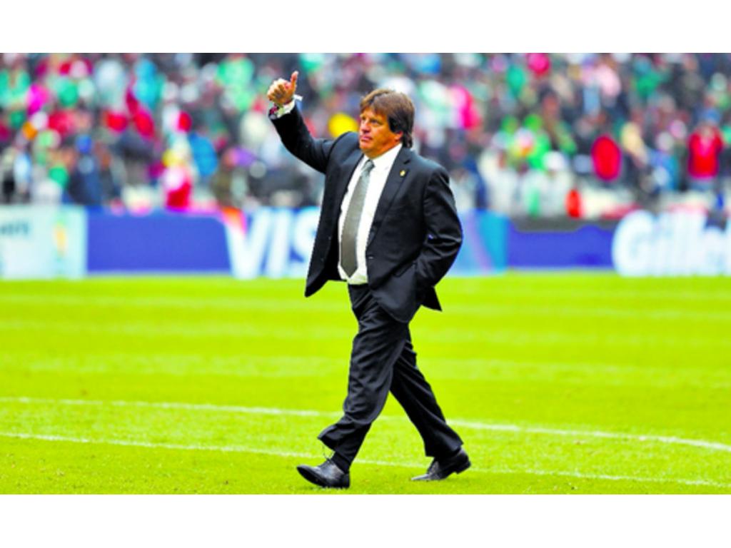 Miguel Herrera debutó con una victoria en su etapa como técnico de México.(AP)