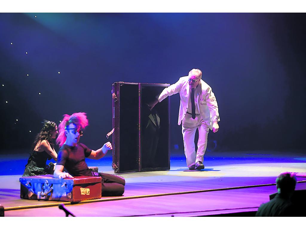 El inventor. Kevin convirtió un muñeco en un enano.()