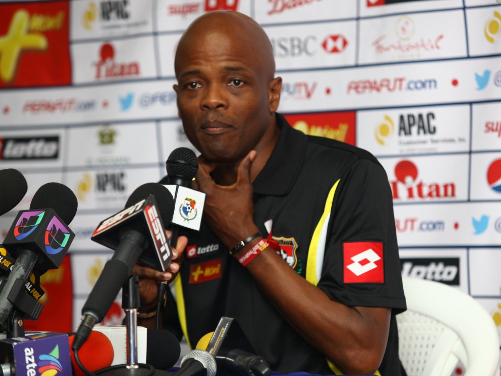 El técnico de la selección de Panamá hablando ante los medios de comunicación.Foto/Anayanci Gamez.<br>