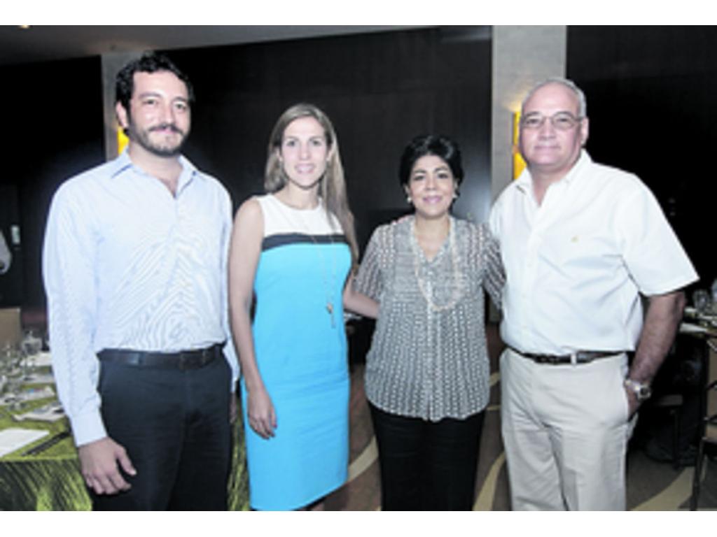 2. Juan Carlos Muñoz, María Alejandra Villaverde, Lorena de Grimaldo y Juan Carlos Barbero.
