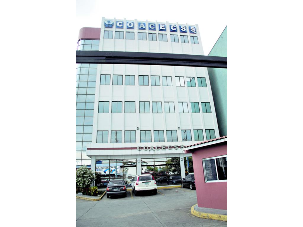 Asociados de Coacecss aún tratan de salvar la cooperativa.(Archivo )