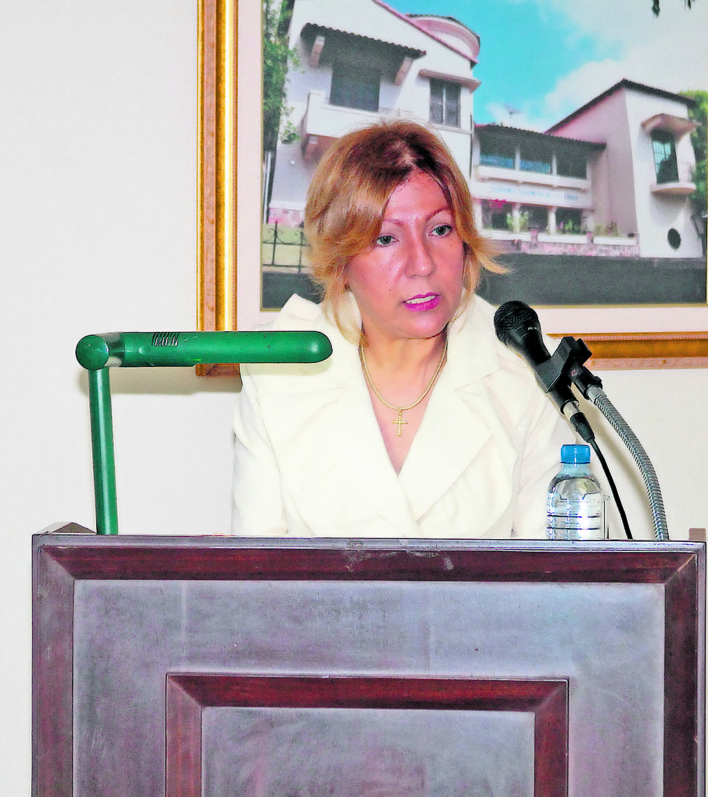 Directora. Dra. Berna Pérez Ayala de Burrell.()