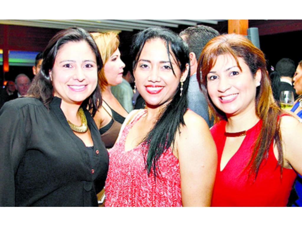 5. María Paula Goyeneche, Bethzenia García e Ina Francois.