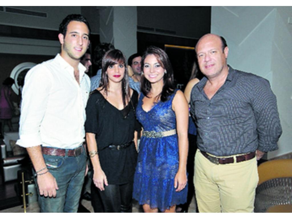 3. Michael Kubbany, Paola Carballeda, Xiorela Quintero y Joseph Kubbany.