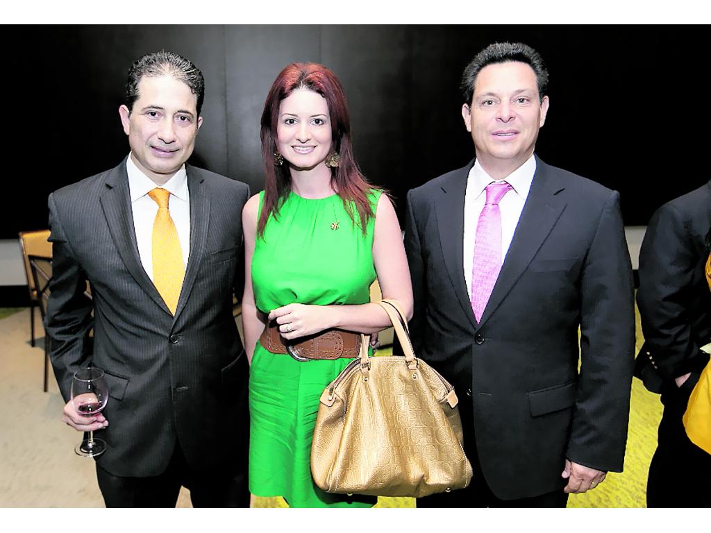 12. Luis Alberto Alvarado, Sissy Méndez y Mauricio de la Guardia.()