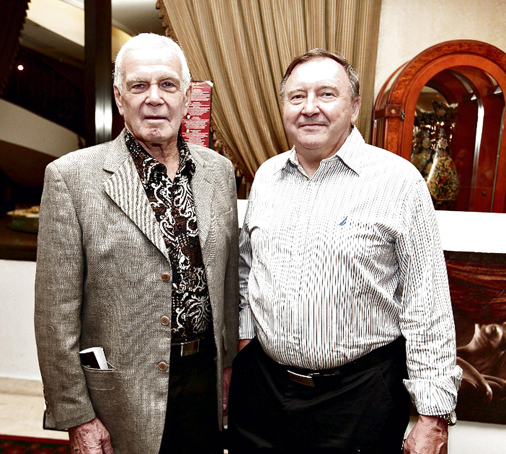 Ron Bussiere junto a Robert Ehlert.()