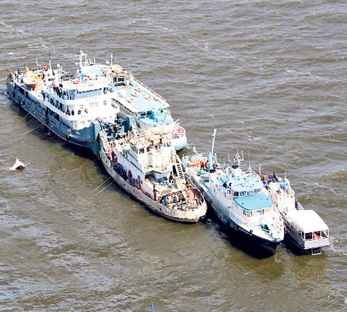 <p>Evolución. Equipos de rescate buscan sobrevivientes.</p>