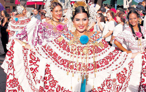 <p>Brillará el traje nacional. </p>