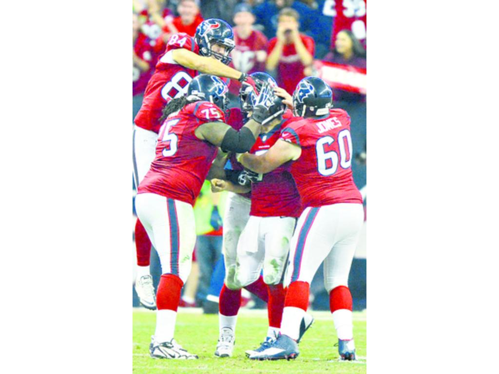 Los Texans sufrieron la baja de su técnico.(AP)